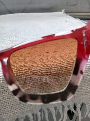 Classy Oversized Cat-Eye Sunglasses - Red & Tortoiseshell
