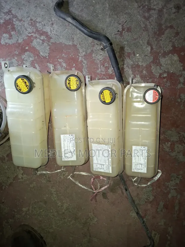 Tangi la Reservoir la Coolant la Radiator ya Toyota Land Cruiser Prado J150 - 1