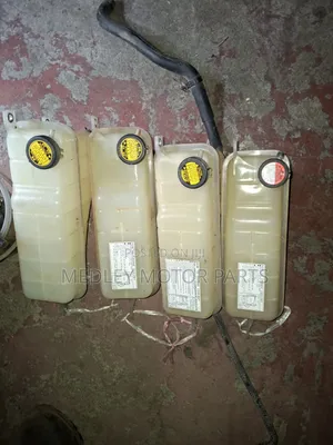 Tangi la Reservoir la Coolant la Radiator ya Toyota Land Cruiser Prado J150