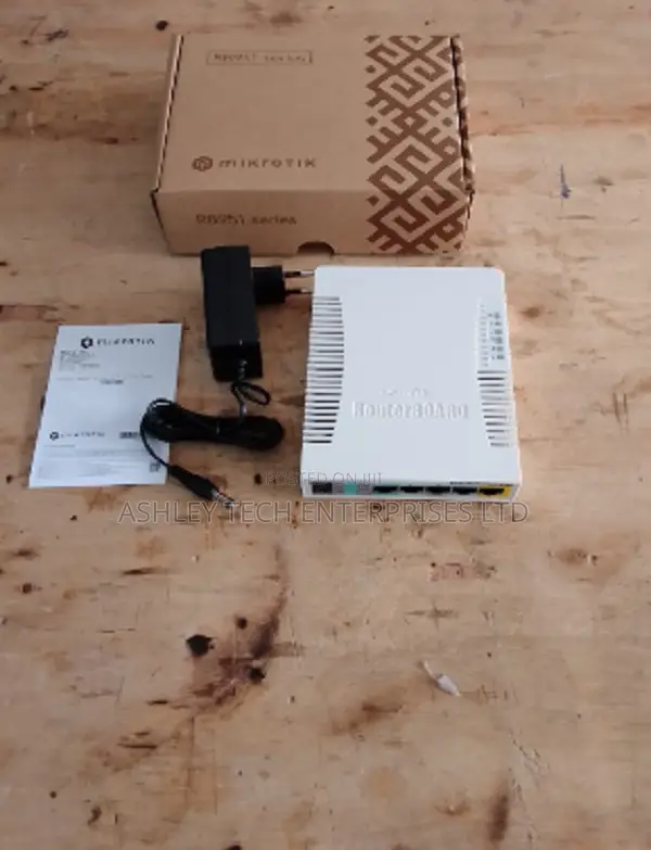 MikroTik RB951Ui-2HnD 5-Port Router - 1