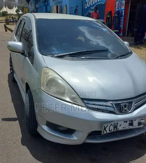 Honda Fit Shuttle 1.3 Hybrid 2WD 2013 Silver