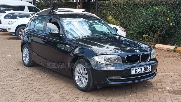 BMW 116i 2011 Nyeusi - 1