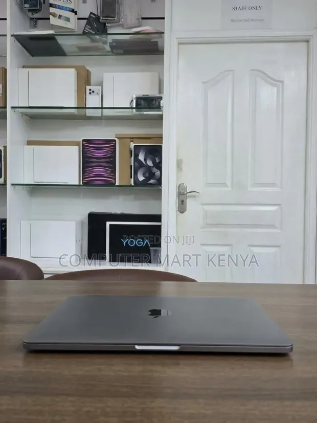 Apple MacBook Pro 2019 13" Intel Core i7, 16GB RAM, 256GB SSD - 1