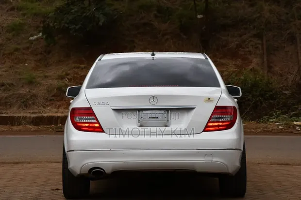 Mercedes-Benz C200 2011 Pearl - 1