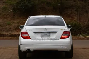 Mercedes-Benz C200 2011 Pearl