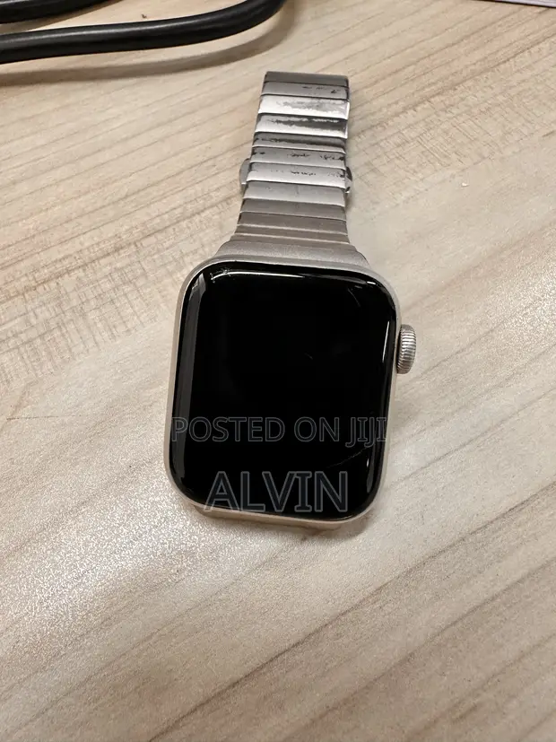 Apple Watch SE 2 (2nd Gen) 40mm - 1