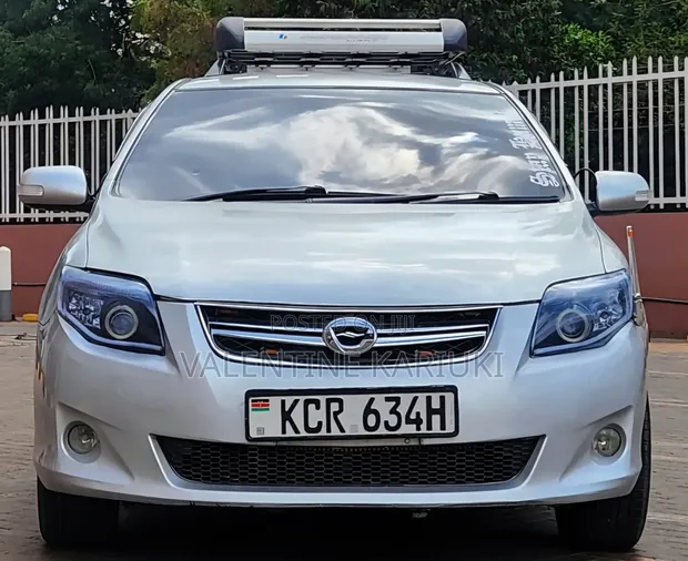 Toyota Corolla Fielder 2011 Silver - 1