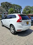 Volvo XC60 2017 Nyeupe - 4