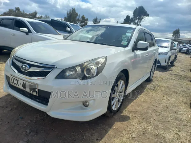 Subaru Legacy 2012 White - 1