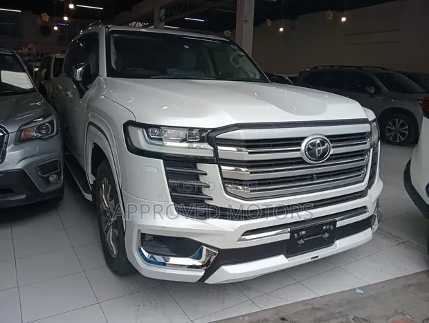 Toyota Land Cruiser LC300 ZX Petrol 2023 - 1