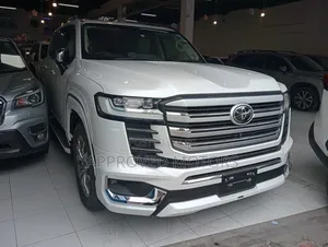 Toyota Land Cruiser LC300 ZX Petrol 2023