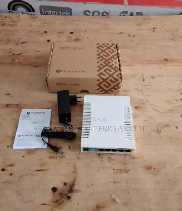 MikroTik RB951Ui-2HnD Router - 1