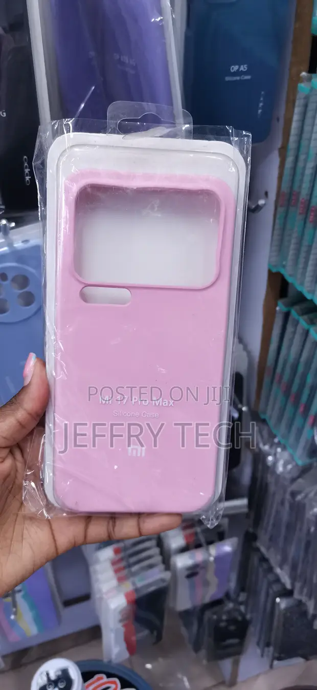 Xiaomi 17 Pro Max Case - Pink Silicone - 1