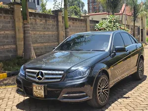 Mercedes-Benz C200 2011 Nyeusi