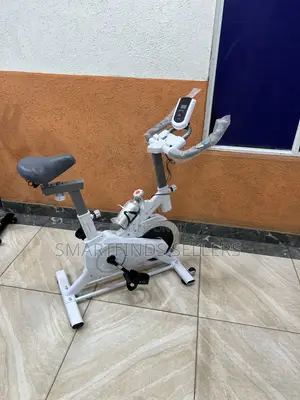 Heavy-Duty Stationary Spin Bike kwa Cardio
