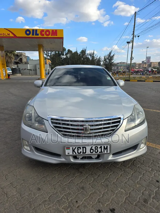Toyota Crown 2011 Nyeupe - 1