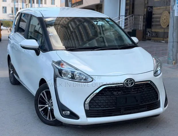 Toyota Sienta 2019 White - 1
