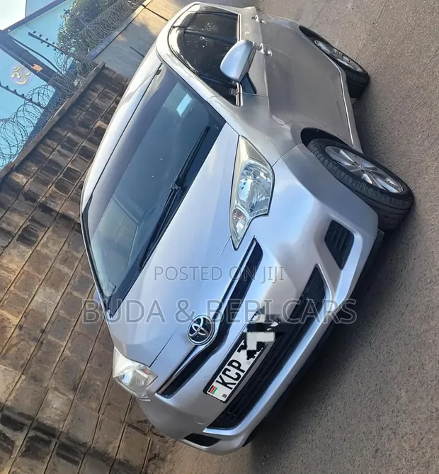 Toyota Ractis 2012 Silver - 1