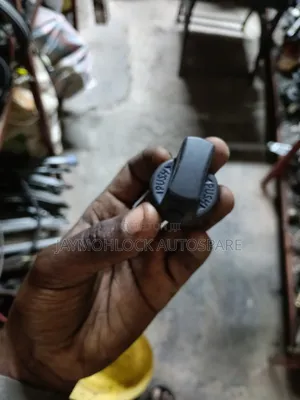Kifuniko cha Kitufe cha Kuanzisha Gari Bila Ufunguo kwa Mazda & Mitsubishi