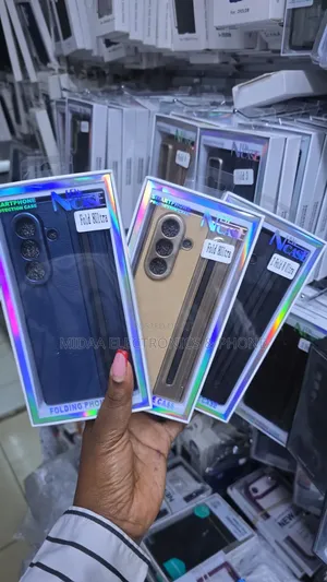 Fold 8 Ultra Leather Flip Case - Nyeusi