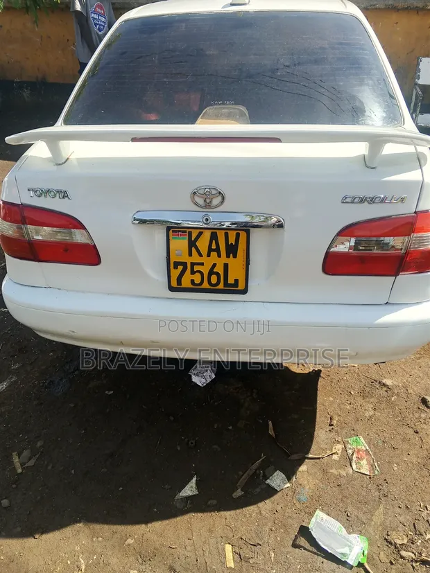 Toyota Corolla Automatic 1999 Nyeupe - 1