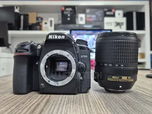 Nikon D7500 DSLR na Lens ya 18-140mm VR
