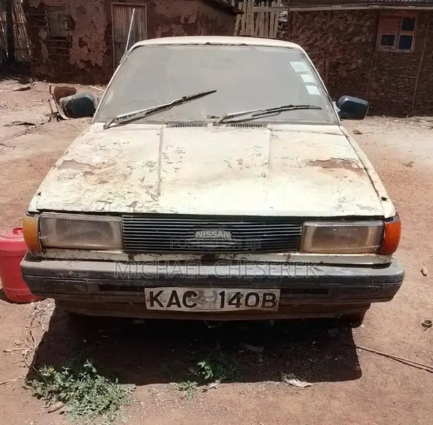 Nissan Sunny B11 Sedan 1.7 1985 Nyeupe - 1