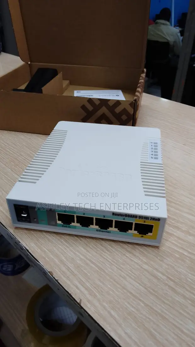 MikroTik RouterBOARD RB951 Mpya - Advanced Network Router - 1