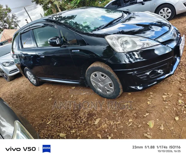 Honda Fit Shuttle 1.3 Hybrid Station Wagon 2013 - 1