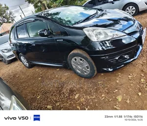 Honda Fit Shuttle 1.3 Hybrid Station Wagon 2013