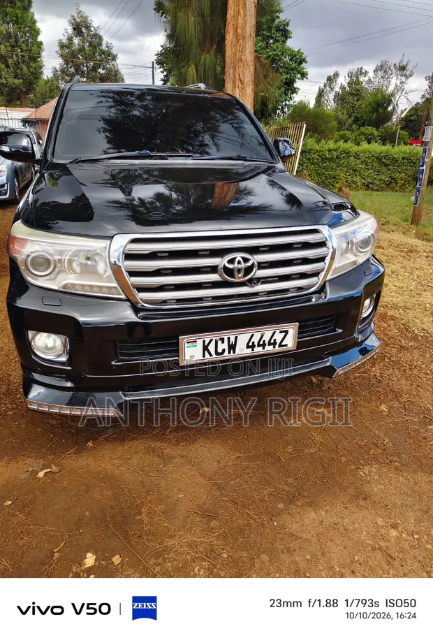 Toyota Land Cruiser 4.6 V8 GX 2012 Nyeusi - 1