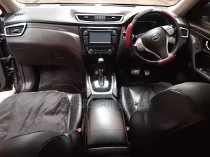 Nissan X-Trail 2015 Nyeusi