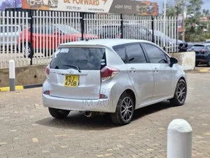 Toyota Ractis 1.5 FWD 2015 Silver