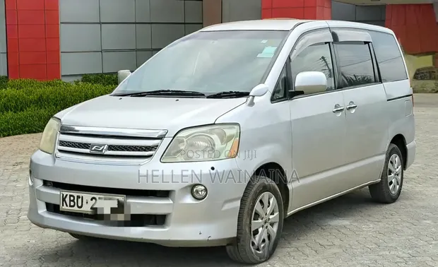 Toyota Noah 2007 Nyeupe - 1