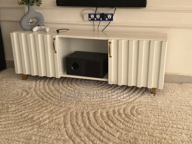 Kisimamio cha TV Nyeupe cha 4x6 chenye Droo - 1
