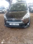 Toyota Sienta 2018 Brown - 3
