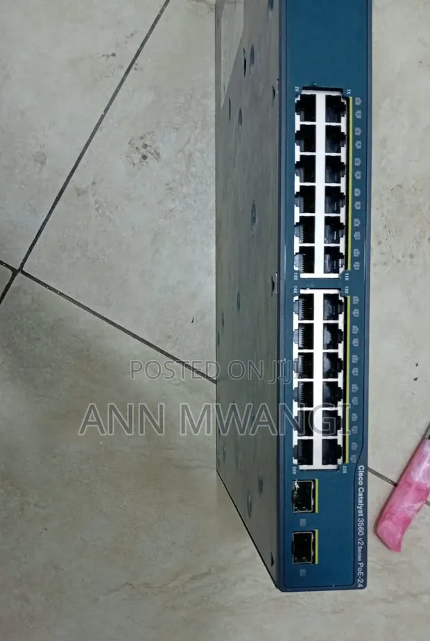Cisco Catalyst 3560 24-Port PoE Switch (Iliyorudishwa) - 1