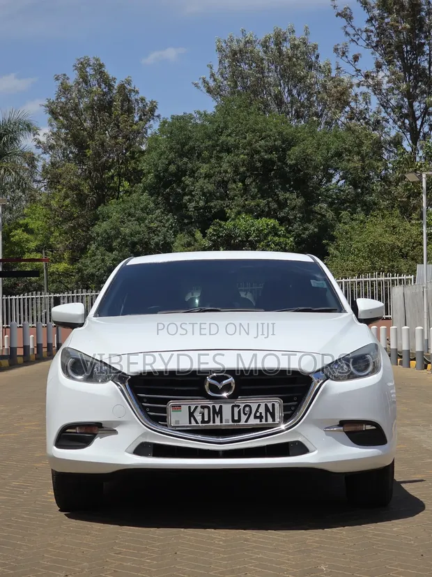 Mazda Axela 2015 Nyeupe - 1