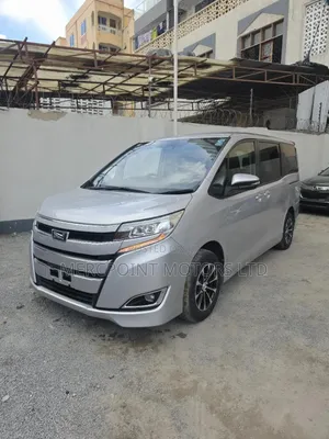 Toyota Noah 2019 Nyeupe