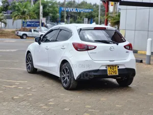 Mazda Demio 2018 Nyeupe