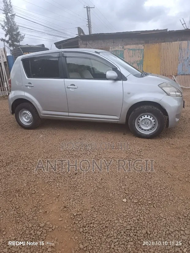 Toyota Passo 1.0 FWD 2010 Silver - 1