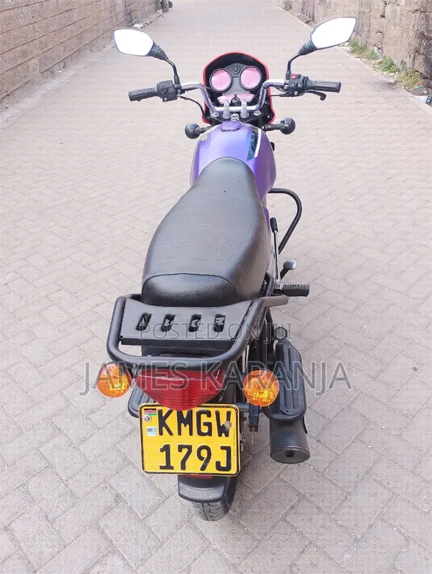 Bajaj Boxer 125 2025 Nyeusi - 1