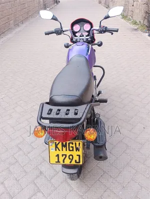 Bajaj Boxer 125 2025 Nyeusi