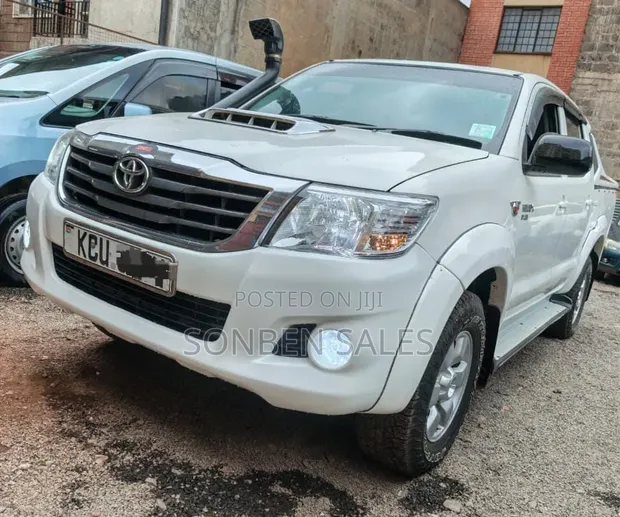 Toyota Hilux 3.0 D-4D 4x4 Double Cab 2012 - 1
