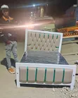 Kitanda cha Kisasa 5x6 chenye Maelezo ya Dhahabu - 2