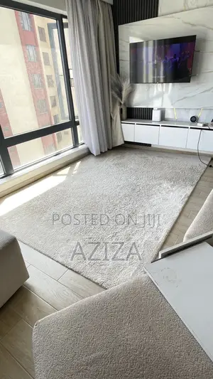 Cream Rug / Carpet 7x10