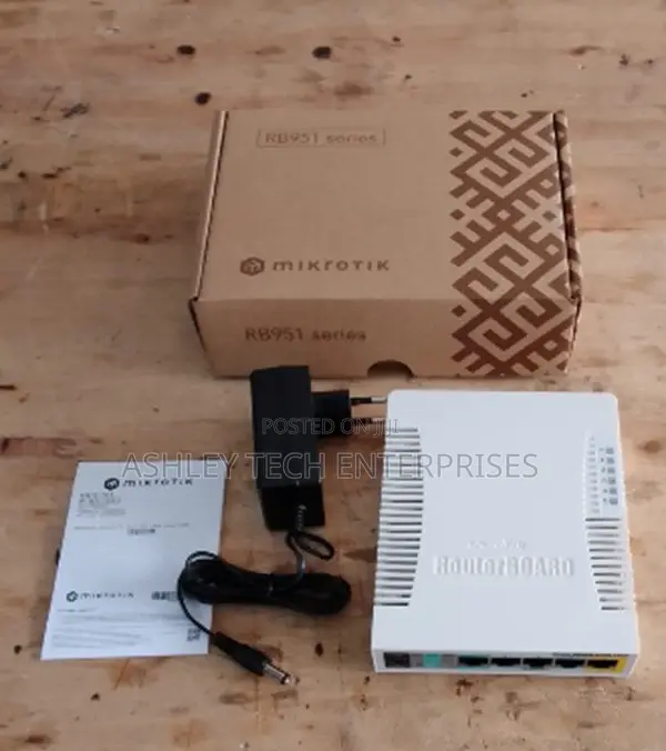 MikroTik RouterBOARD RB951 Router - 1