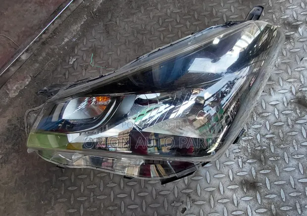 Toyota Vitz 2016 Headlights (Ex-Japan) - 1