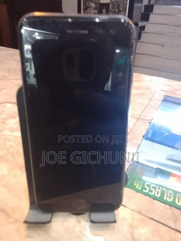 Apple iPhone 8 64GB - 1