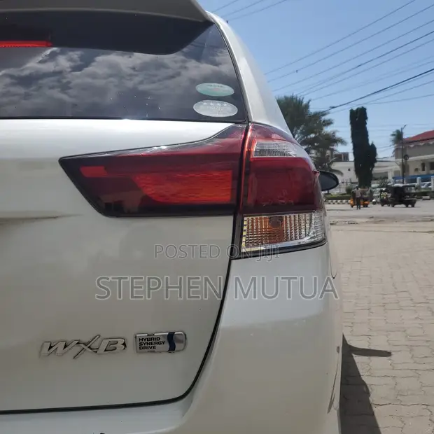 Toyota Corolla Fielder 1.5 Hybrid FWD 2019 Nyeupe - 1